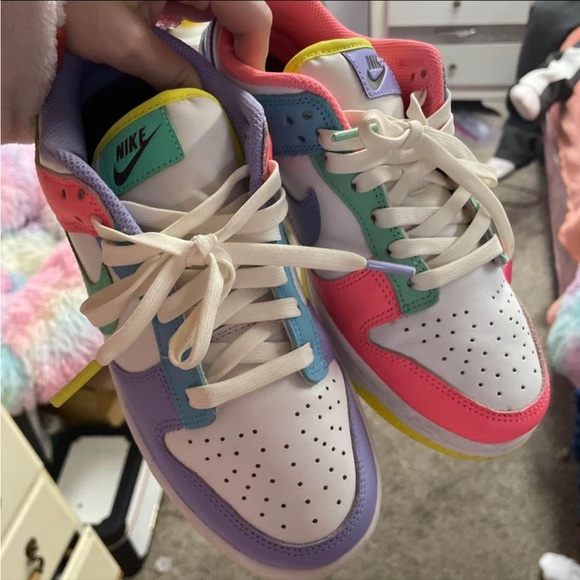 Sz 7 Easter dunks. worn for 1 hour inside the house. Asking 153. Was 250.